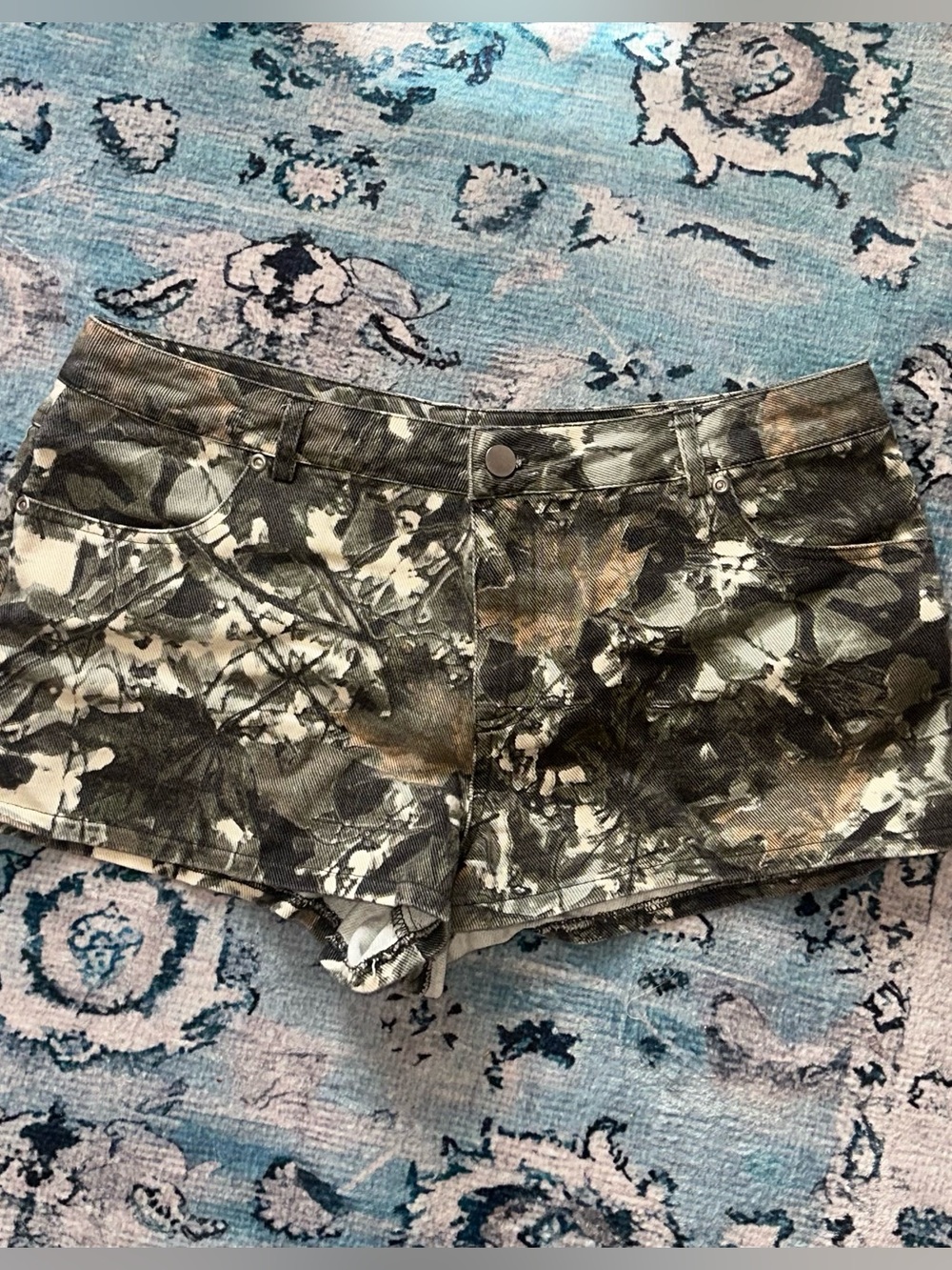 NWOT PacSun Third Charm Women’s Camo Jean Shorts Size Medium